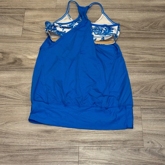 Lululemon Size 8 Blue Floral No Limits Tank Top - Picture 2 of 4